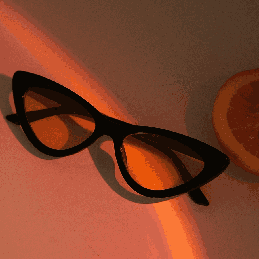 Lunette de soleil noire pour femme